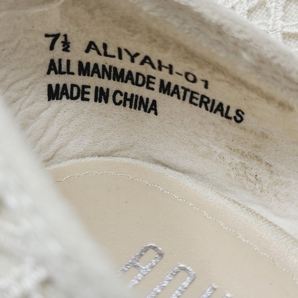 Rouge Helium | White Lace Design Aliyah Peep Toe Wedding Heels (Size 7.5) - Picture 3 of 13